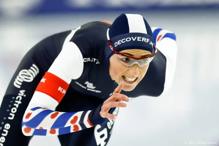 smit wint in thialf eerste titel op 500 meter