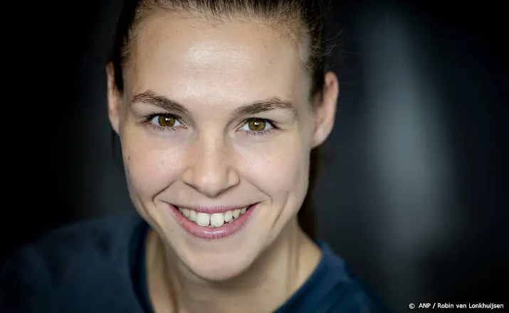 smits is klaar voor leidende rol bij handbalsters op ek