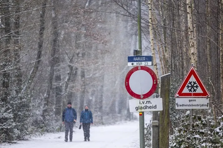 sneeuw bereikt zuiden nederland ook winterse buien in noorden