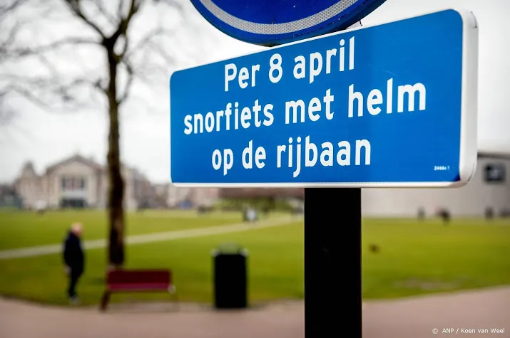snorfiets op rijbaan 42 000 tegenstemmen
