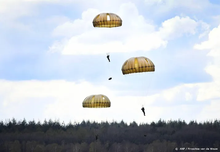 sobere herdenking luchtlandingen op ginkelse heide