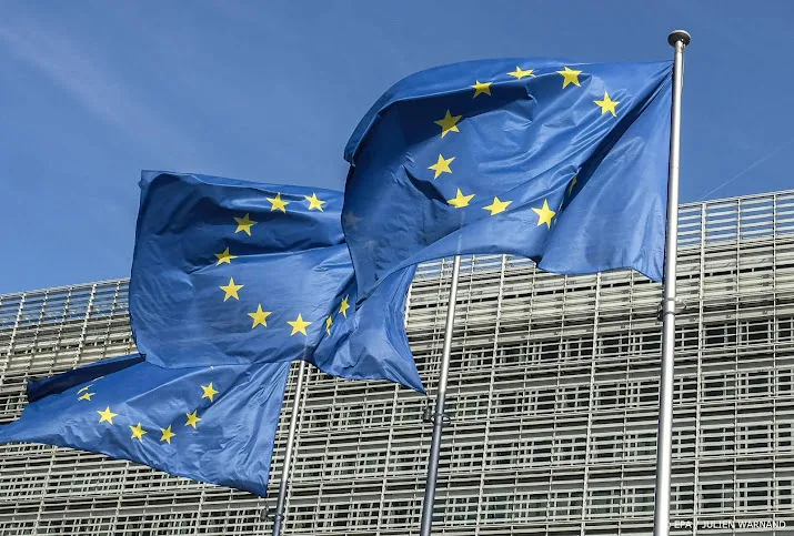 sociale media moeten nepfilmpjes aanpakken van europese commissie
