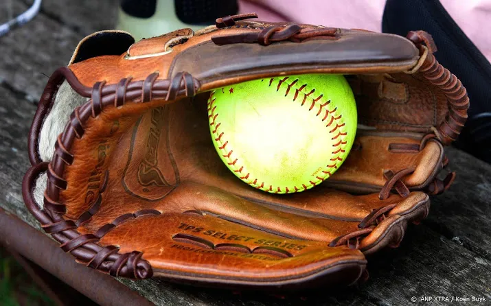softbalsters beginnen okt met royale zege