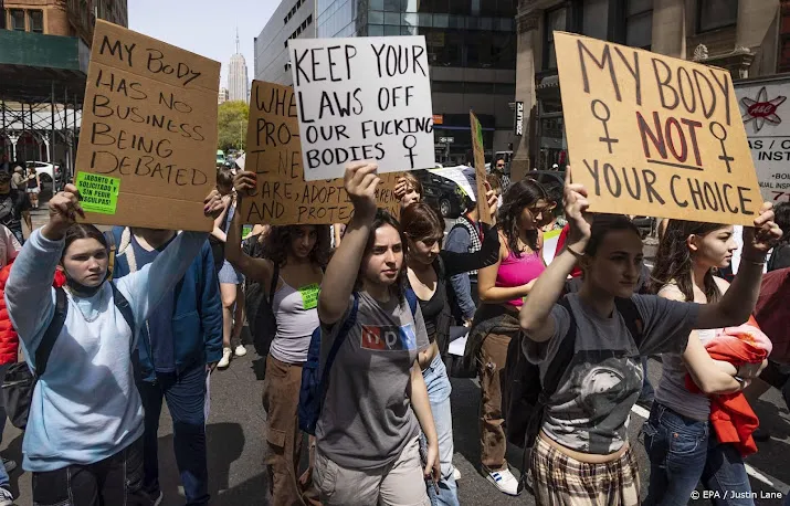 solidariteitsdemonstratie voor abortusrecht op de dam