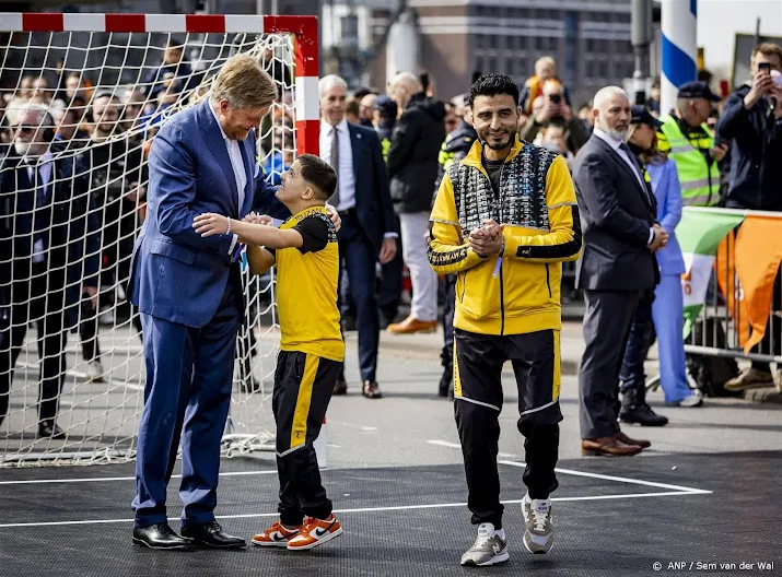 soufiane touzani gaat viral na panna bij koning willem alexander