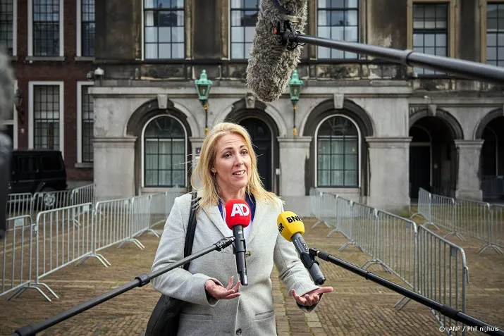 sp en denk woest rutte houdt land in zijn greep met leugen