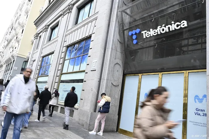 spaans staatsbedrijf neemt belang in telecomprovider telefonica
