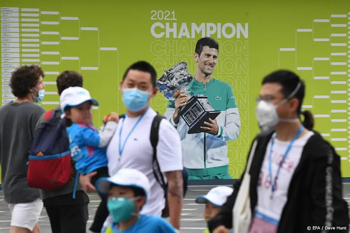 spaanse regering adviseert djokovic zich te laten vaccineren