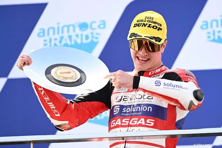 spanjaard guevara pakt in australie wereldtitel in moto3