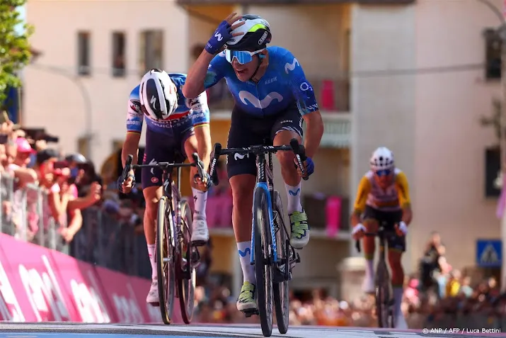 spanjaard sanchez troeft alaphilippe af in zesde giro etappe