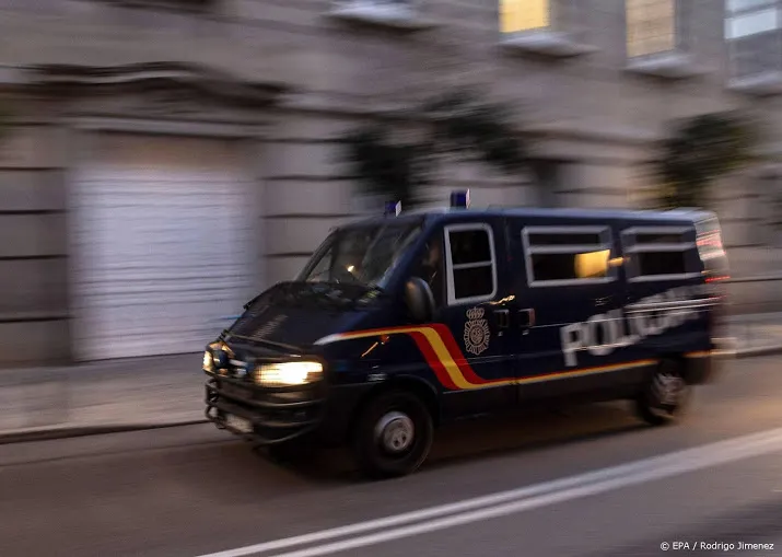 spanje houdt nederlander aan om diamantroof