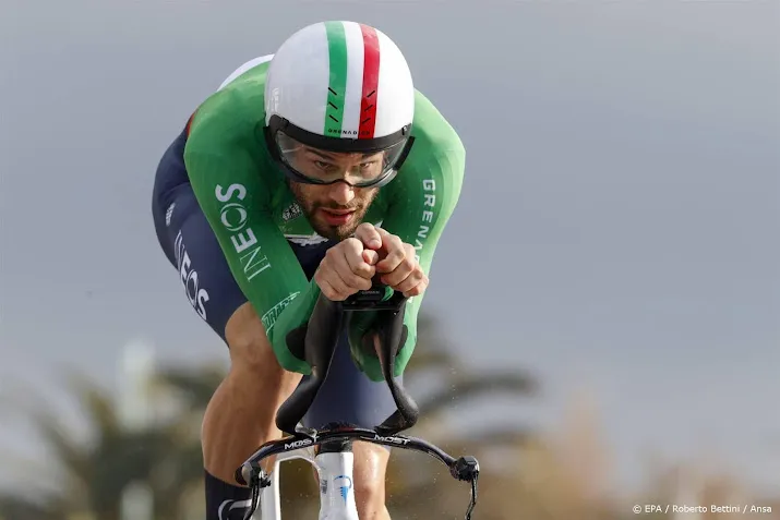 specialist ganna wint tijdrit in vuelta kuss behoudt rode trui