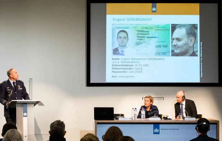 spionnen ontmaskerd door paspoortgegevens