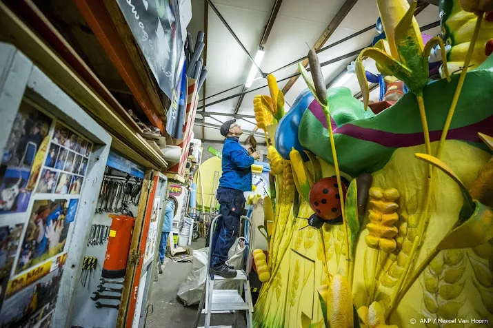 spoedoverleg over doorgaan aftrap carnavalsseizoen in limburg