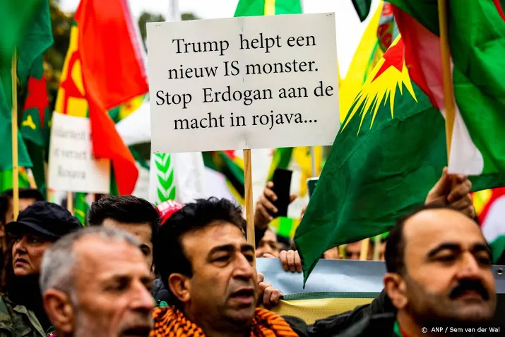 spontaan protest tegen erdogan op amsterdam cs