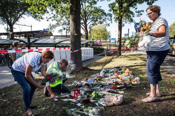 spontane herdenking oss massaal bezocht