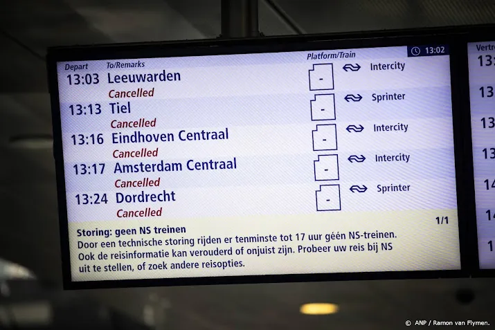 spoorvakbond om tafel met ns over grote treinstoring