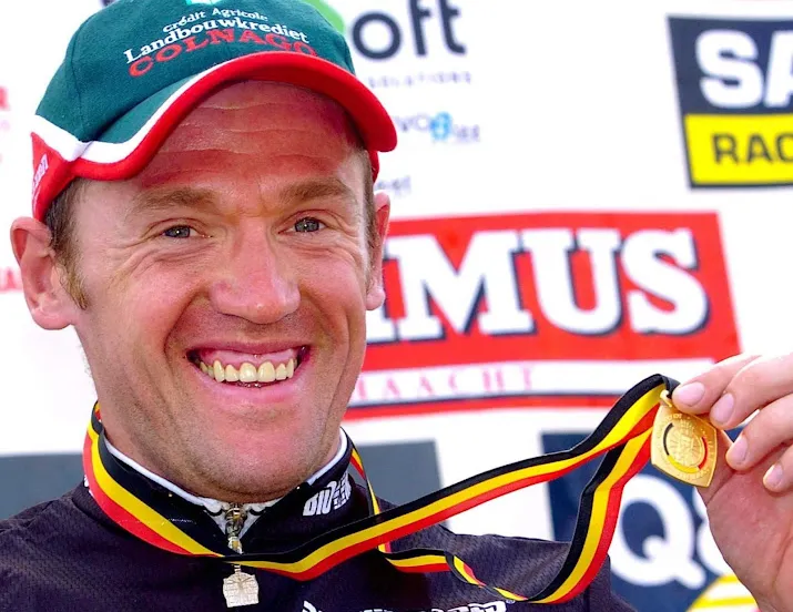sportdirecteur quick step uit de tour na coronabesmetting