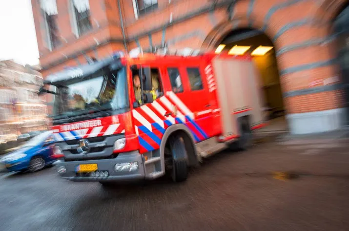 sportvliegtuig stort neer bij vliegveld breda