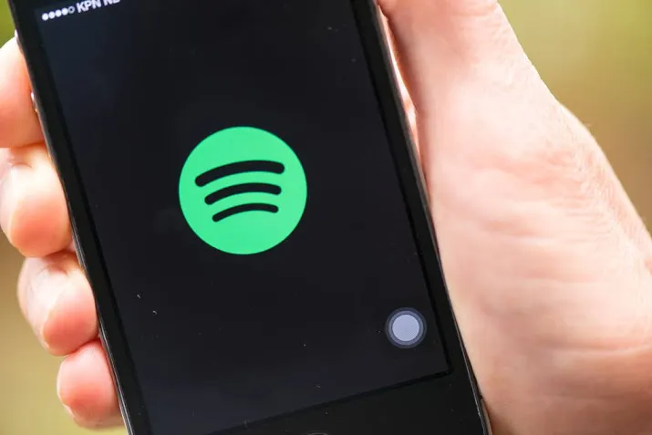 spotify aangeklaagd om auteursrechten