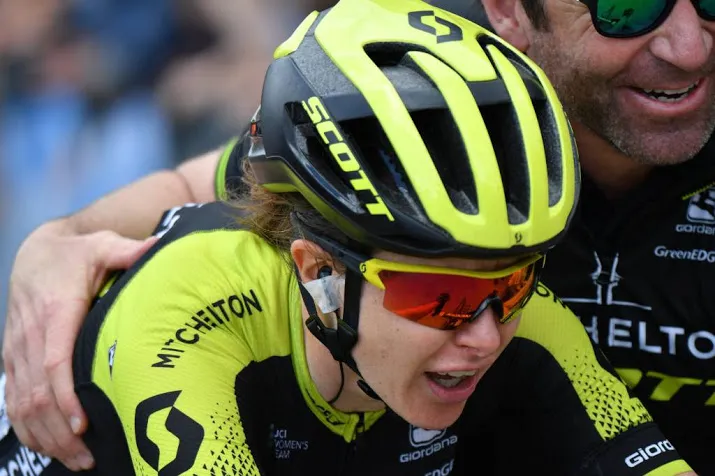 spratt pakt ritzege en leiderstrui giro rosa