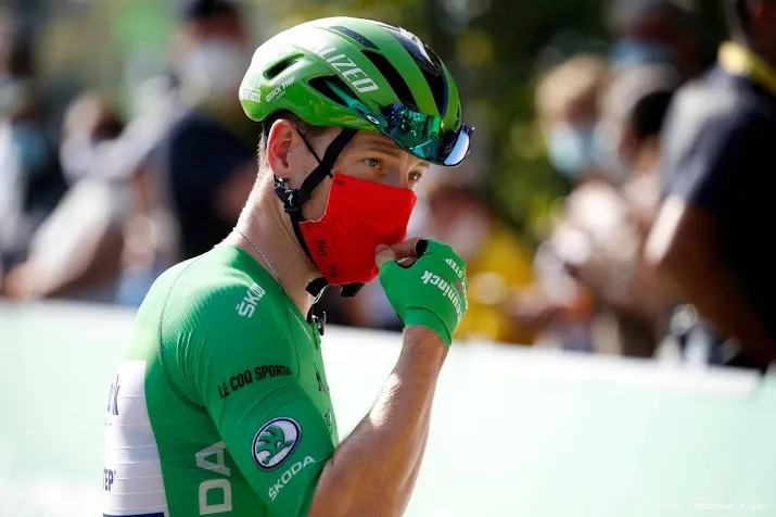 sprinter bennett wint eerste vlakke etappe in vuelta