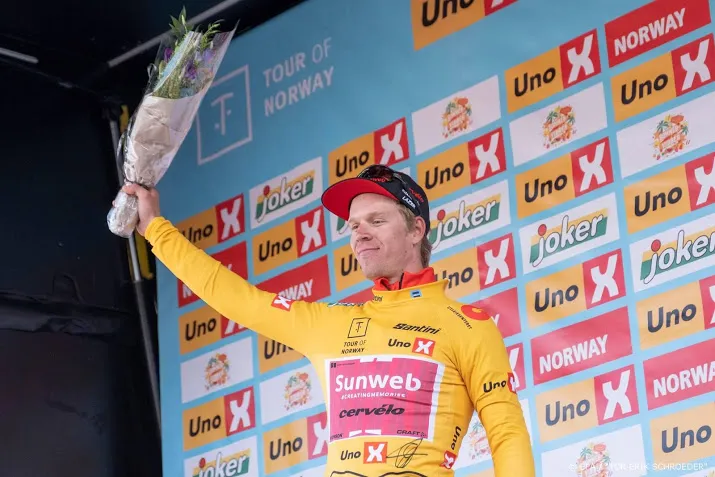 sprinter bol werkt op hoogte aan tourvorm