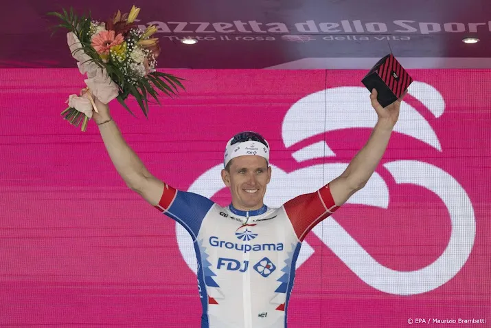 sprinter demare wint ook zesde etappe in giro ditalia
