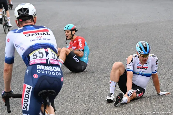 sprinter jakobsen begint ingepakt aan twee lastige tourdagen