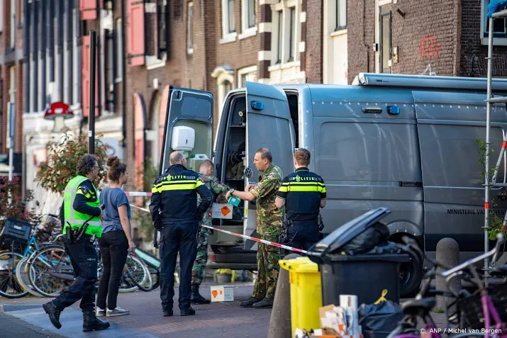 spuistraat amsterdam afgezet om handgranaat