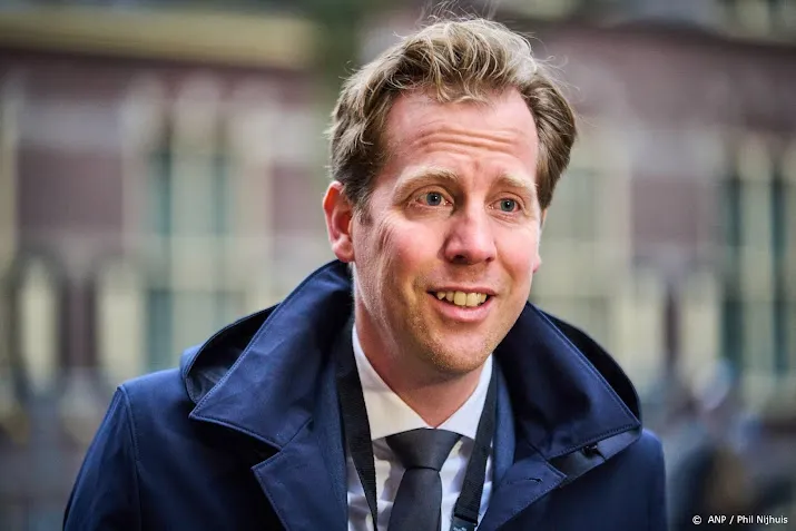 staatssecretaris defensie gaat schiphol niet helpen
