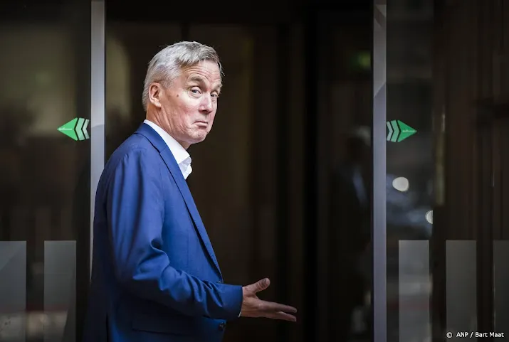 staatssecretaris komt in bant praten over tweede aanmeldcentrum