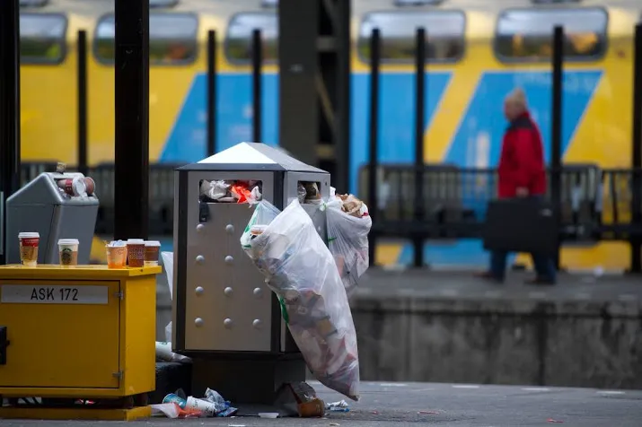 staatssecretaris meer afvalscheiden op station