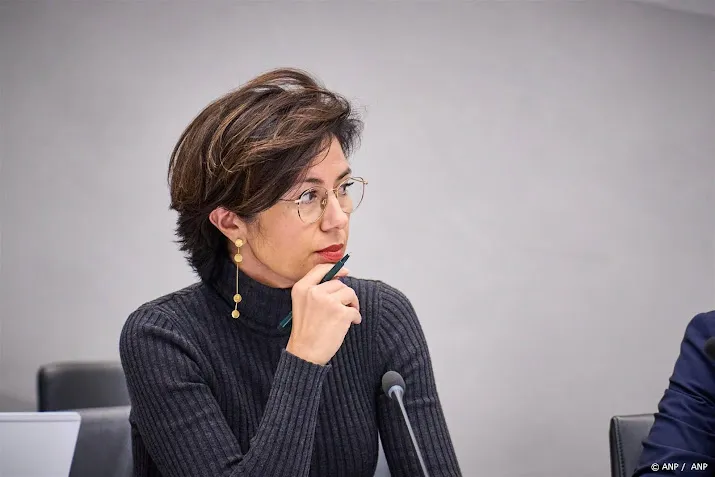staatssecretaris uslu stapt op om corendon te gaan leiden