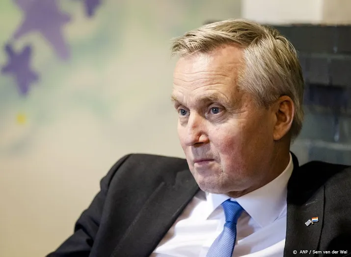 staatssecretaris van der burg niet eens met kritiek staatsbezoek
