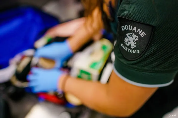 staatssecretaris van huffelen scherpt screening douaniers aan