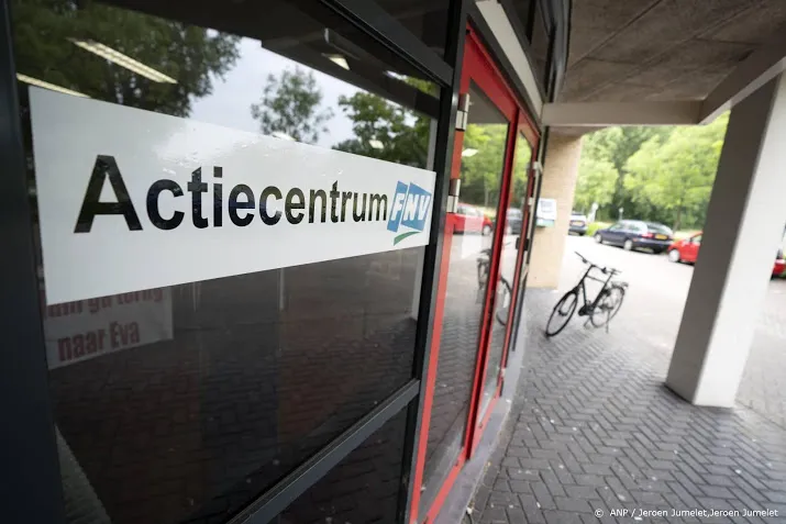 stakende werknemers mogen geen waarschuwing krijgen van baas