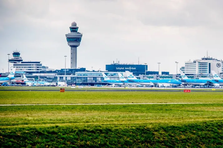 staking schiphol van de baan