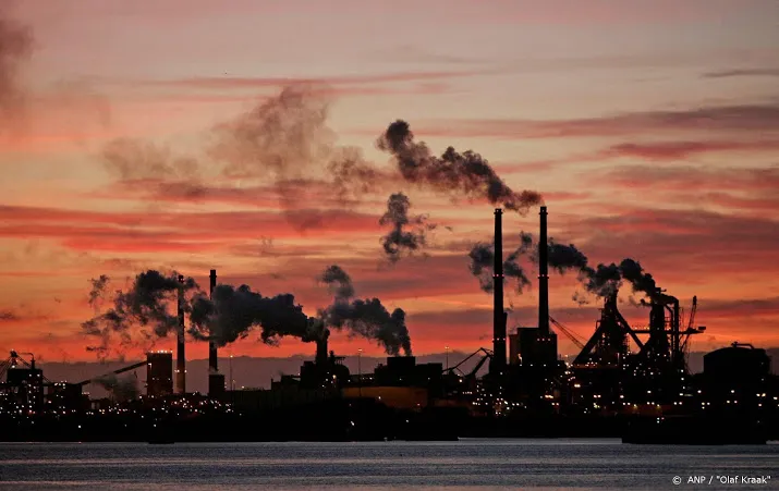 staking tata steel ijmuiden gaat ook in de nacht door