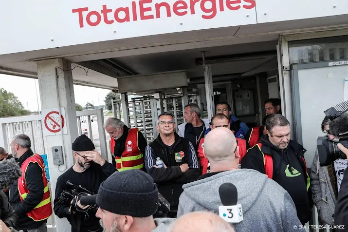 stakingen bij nog minder franse raffinaderijen