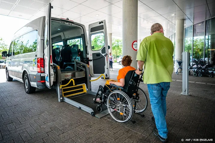 stakingen in leerlingen en zorgvervoer om betere cao