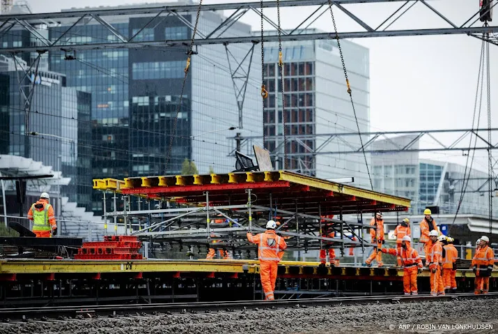 station amsterdam zuid toneel van lastige precisieklus