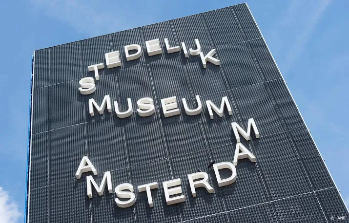stedelijk ontdekt verhaal over arbeidersvrouw