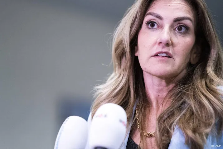 steeds meer stadionverboden minister verbijsterd over geweld
