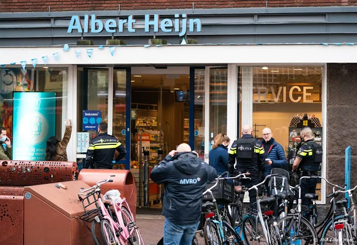 steekpartij in winkel centrum den haag twee gewonden