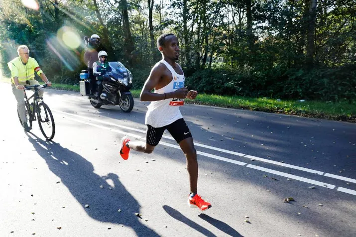 steken in de zij nekken nageeye