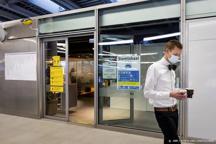 stemmen op stations gaat gestaag door nijmegen op 500 stemmen