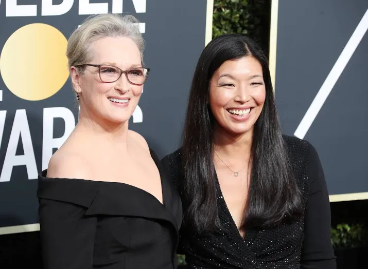 sterren massaal in zwart naar golden globes