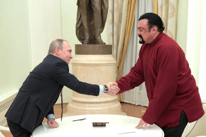steven seagal gaat band rusland vs verbeteren