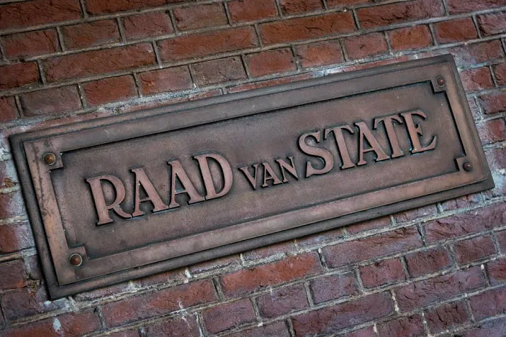 stevige kritiek rvs op halvering collegegeld